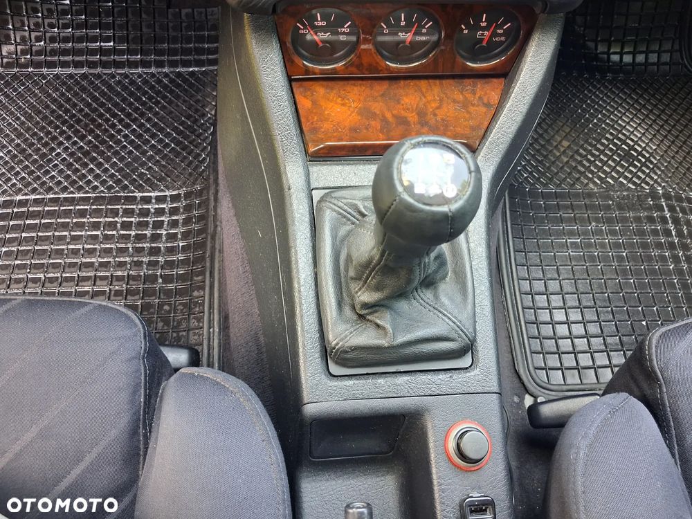 Audi 80 2.6 E - 16