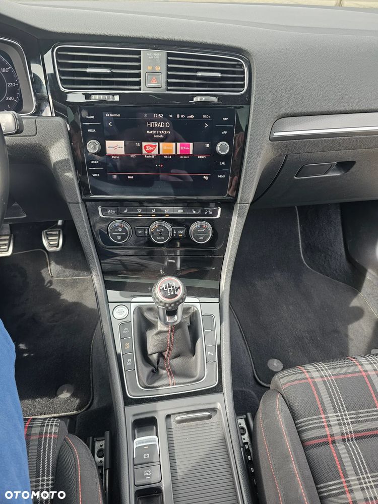 Volkswagen Golf - 10