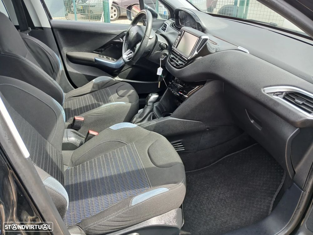 Peugeot 208 1.2 VTi Allure - 23