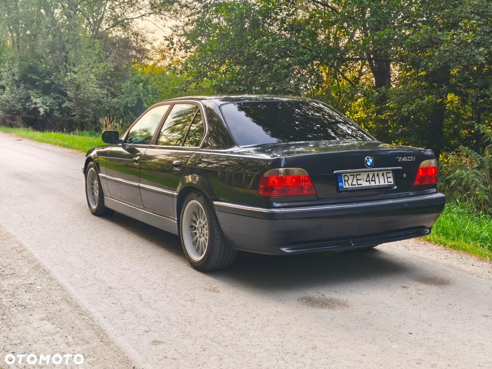 BMW Seria 7 740i - 5