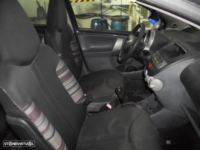 Carro MOT: 8HT 2WZTV CXVEL: 20TT01 TOYOTA AYGO 1 FASE 1  2006 1.4D4D 55CV 5P CINZA ESCURO DIESEL - 6