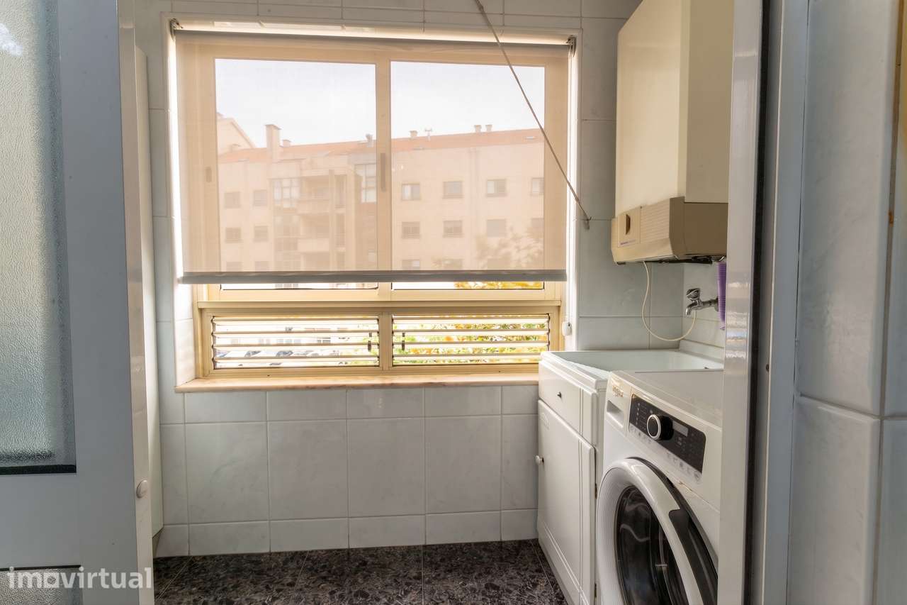 O Apartamento T1+1 Coimbrões, com garagem Box - Grande imagem: 3/30