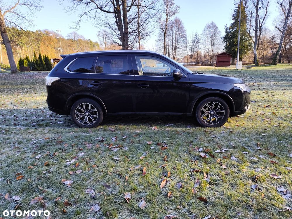 Mitsubishi Outlander 2.2 DID Instyle Navi 4WD - 3