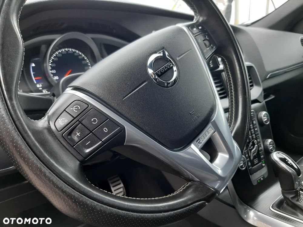 Volvo V40 D3 Geartronic RDesign - 23