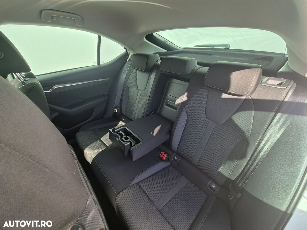 Skoda Octavia 2.0 TDI DSG Style - 11