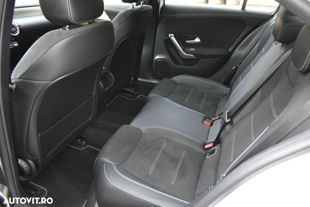 Mercedes-Benz A 250 e 8G-DCT AMG Line - 22