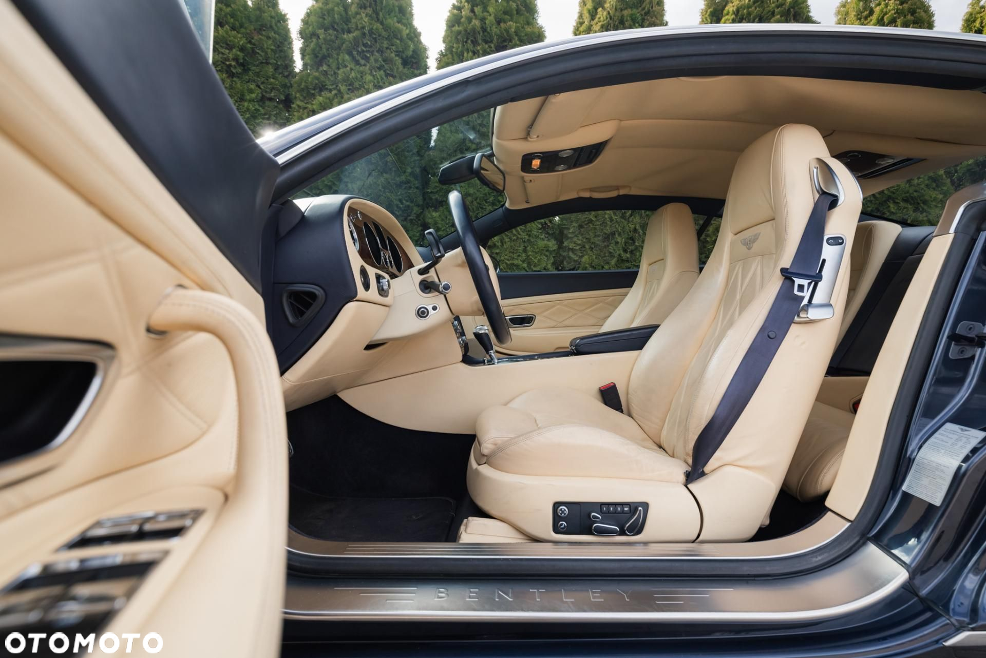 Bentley Continental GT - 13