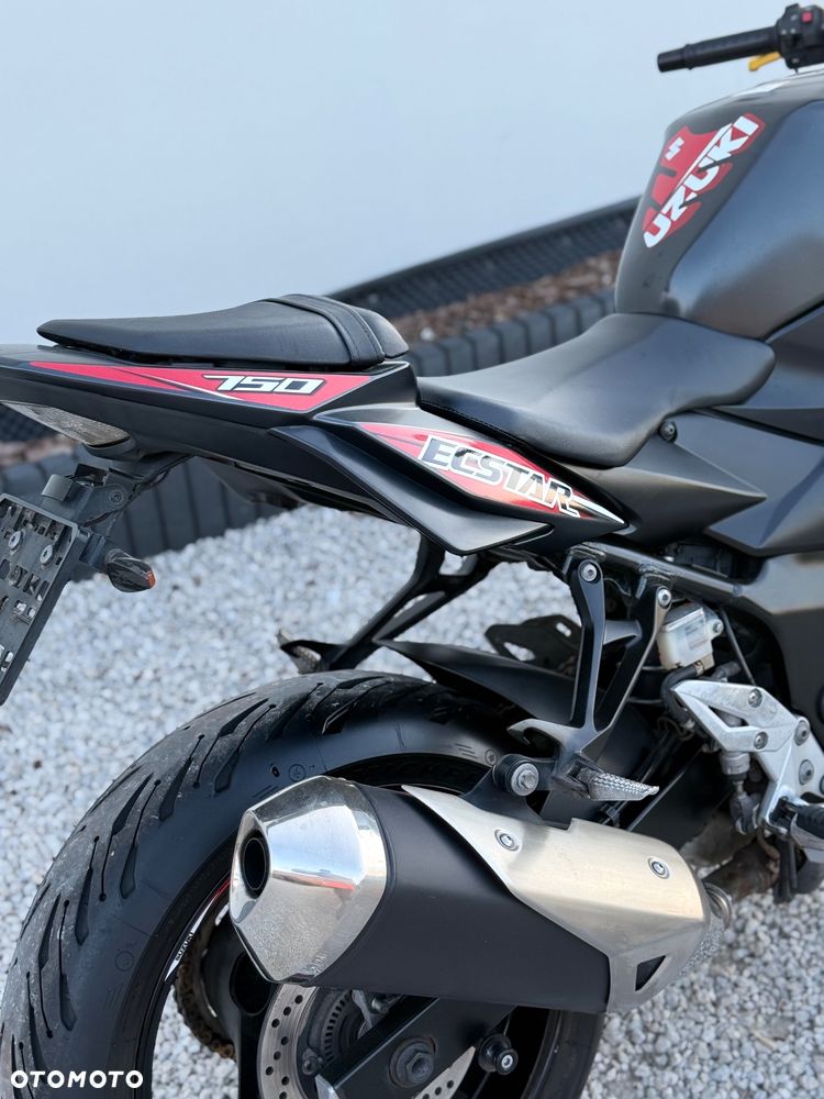 Suzuki GSR - 5