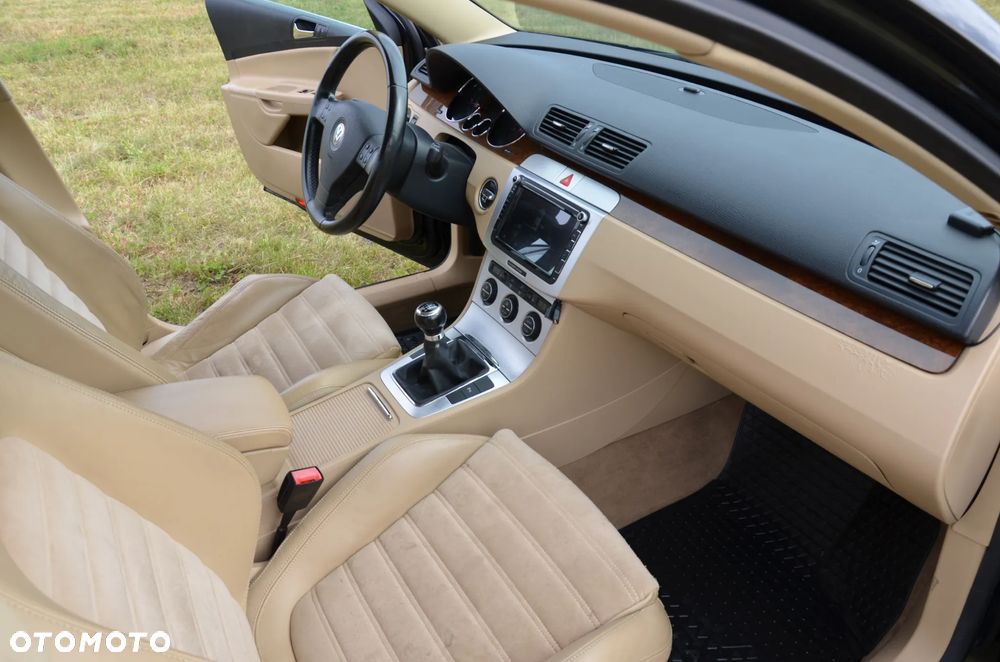 Volkswagen Passat 2.0 TDI DPF Highline - 19