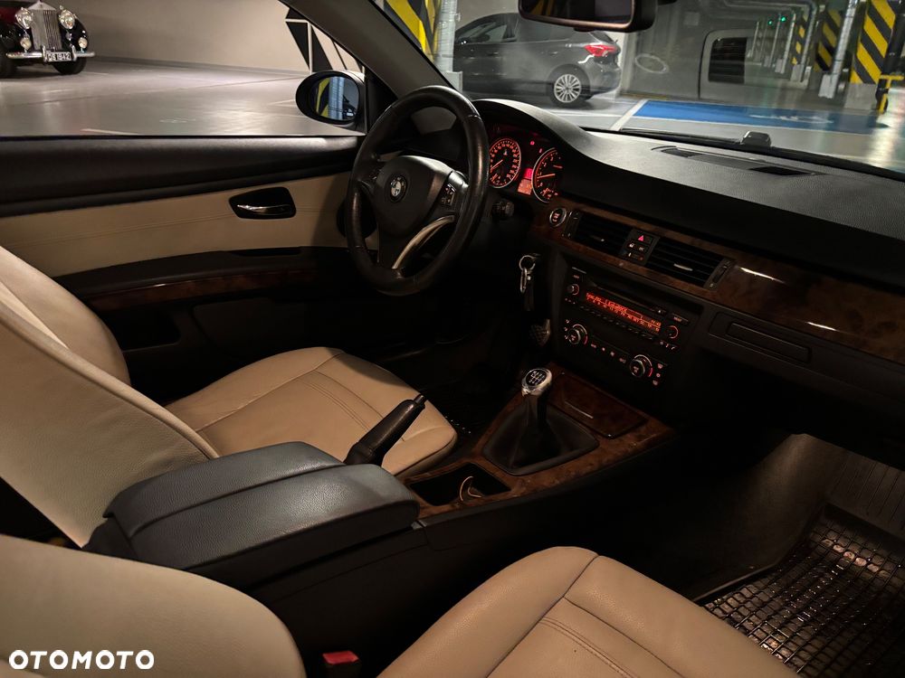 BMW Seria 3 325i M Sport Edition - 13