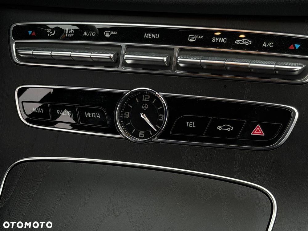 Mercedes-Benz Klasa E 400 4-Matic 9G-TRONIC - 16