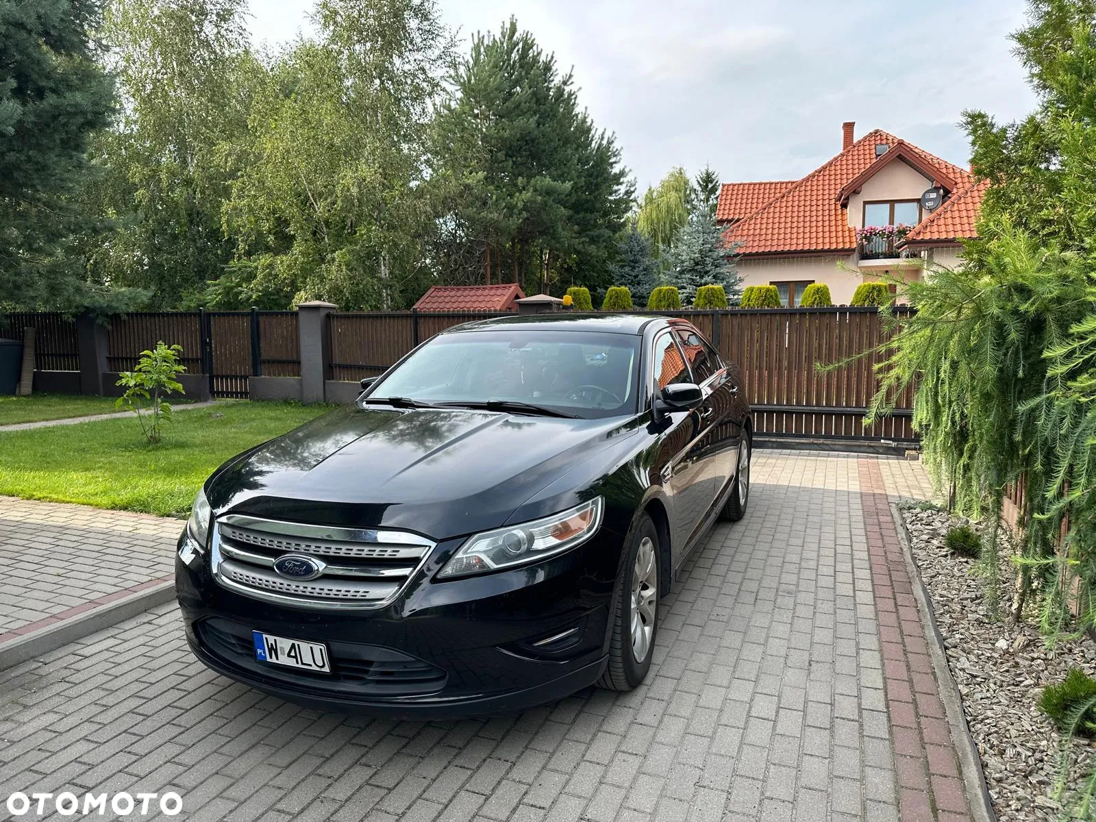 Ford Taurus - 10