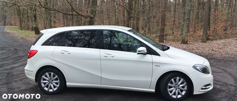 Mercedes-Benz Klasa B 180 CDI (BlueEFFICIENCY) 7G-DCT - 4