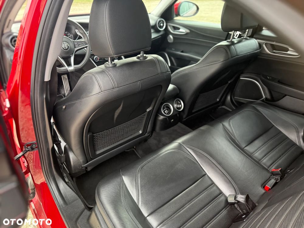 Alfa Romeo Giulia 2.0 Turbo 16V AT8-Q4 Ti - 11