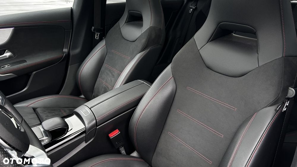 Mercedes-Benz CLA 220 4-Matic AMG Line 7G-DCT - 12