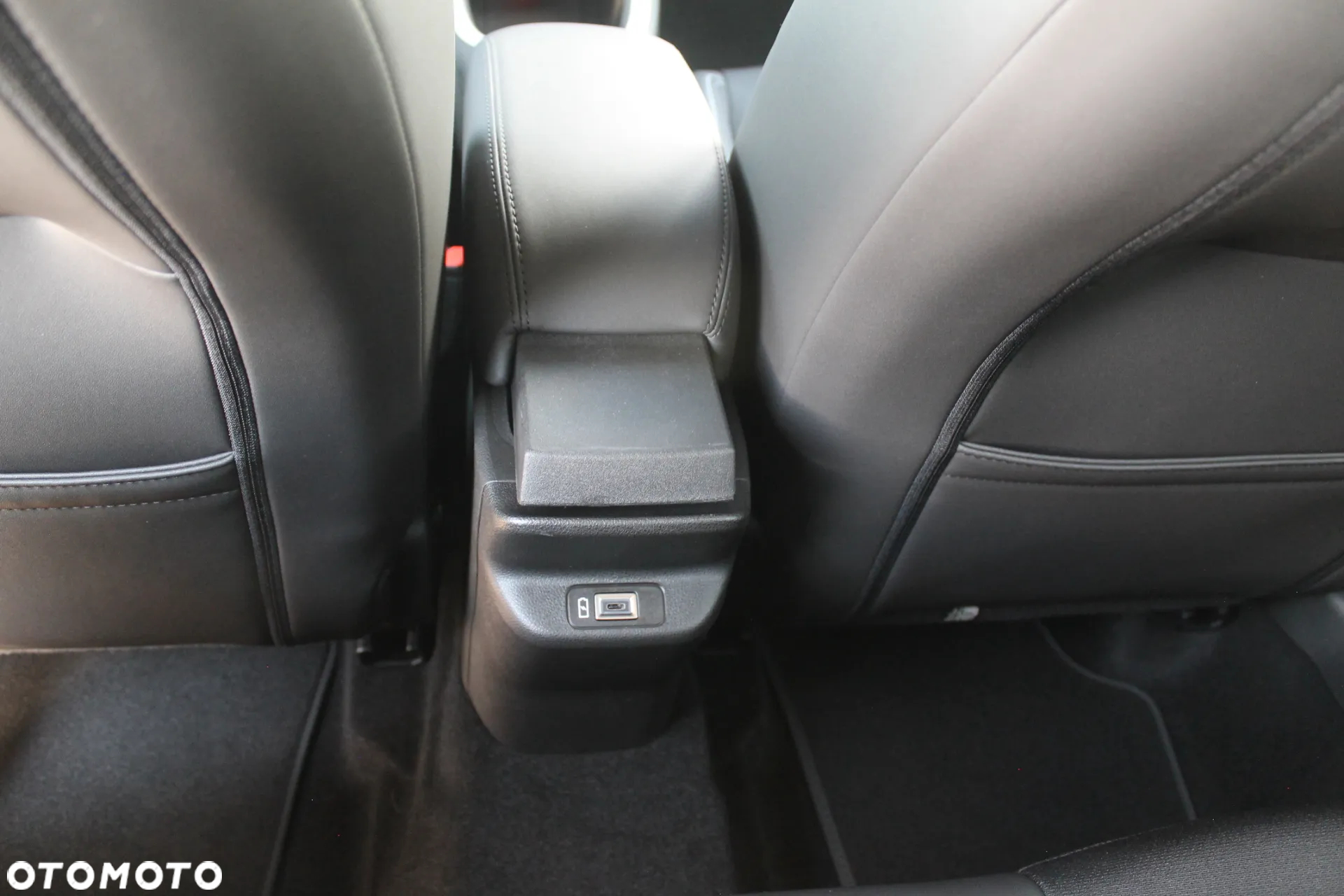 Jeep Avenger 1.2 T3 mHEV Altitude Winter Edition FWD eDCT6 - 14