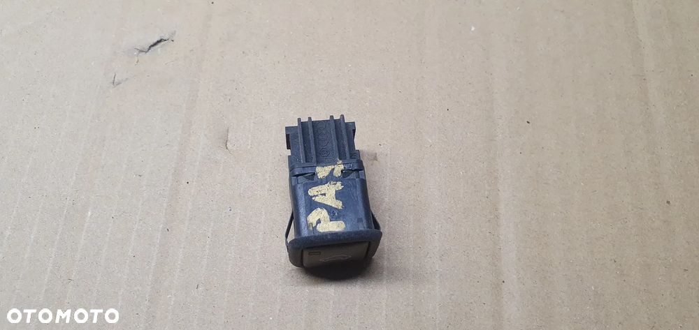 Przełącznik włącznik alarmu Audi A6 C5 4B0962109A - 2
