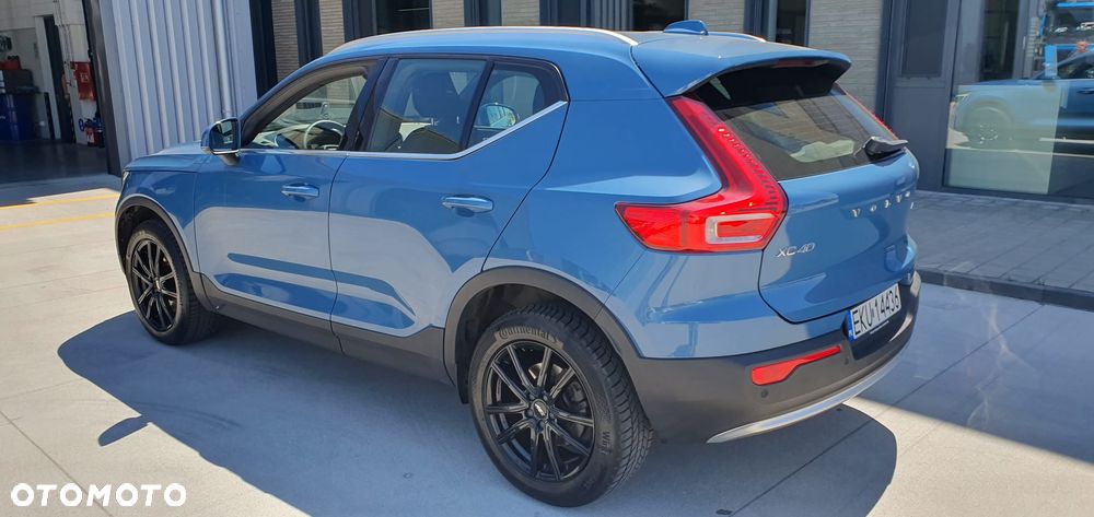 Volvo XC 40 B3 Plus Dark - 4