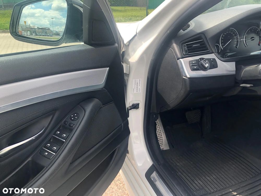 BMW Seria 5 528i xDrive - 6