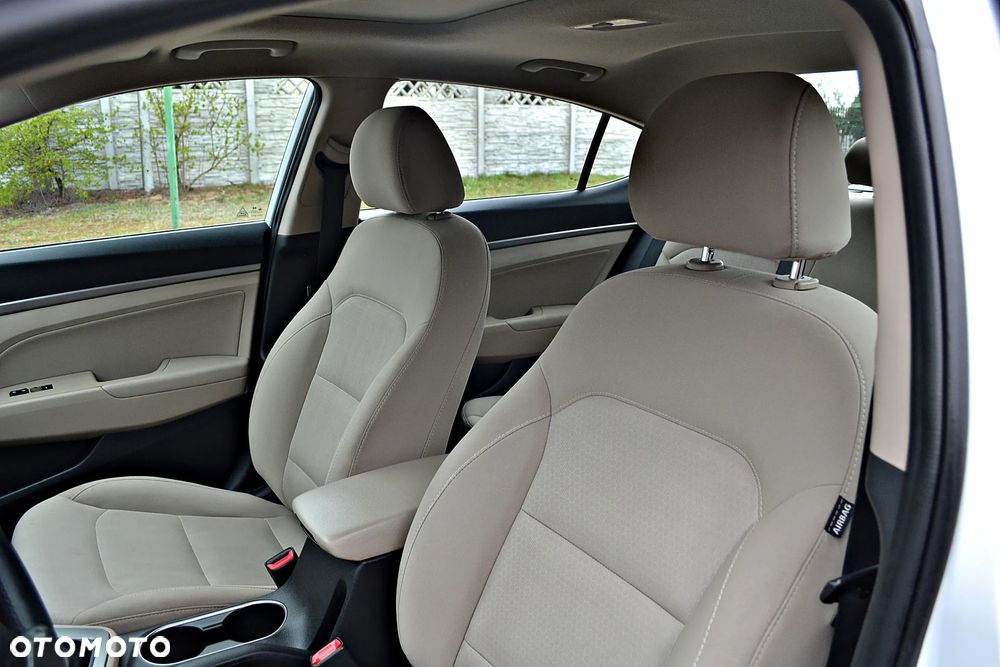 Hyundai Elantra - 27