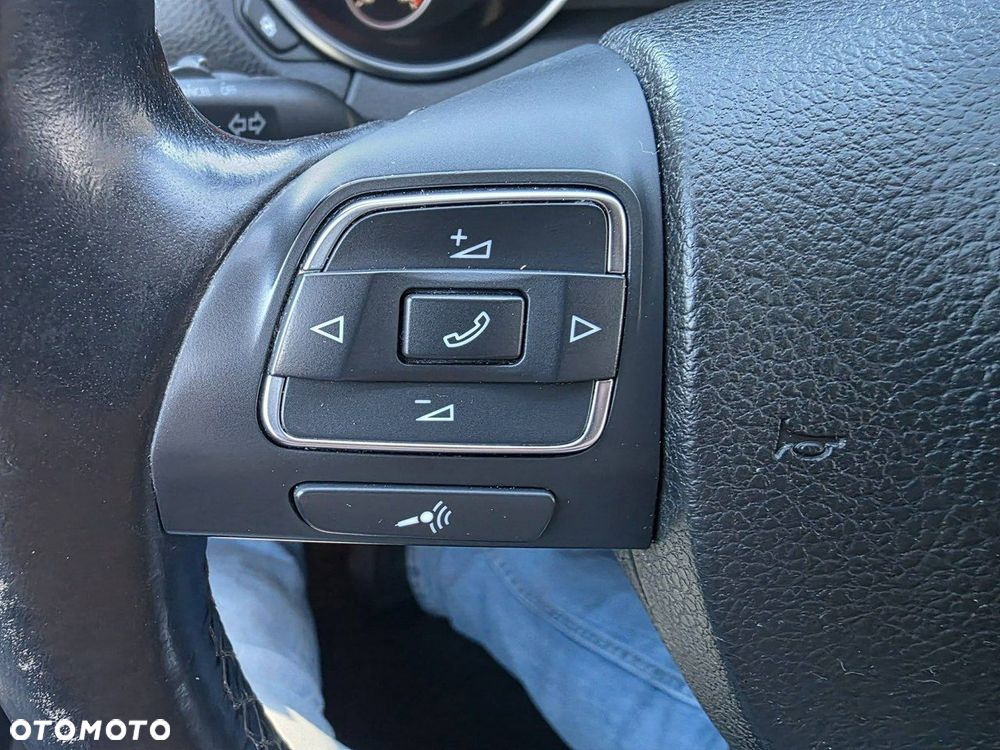 Volkswagen Golf 2.0 TDI DPF DSG Tour Edition - 14