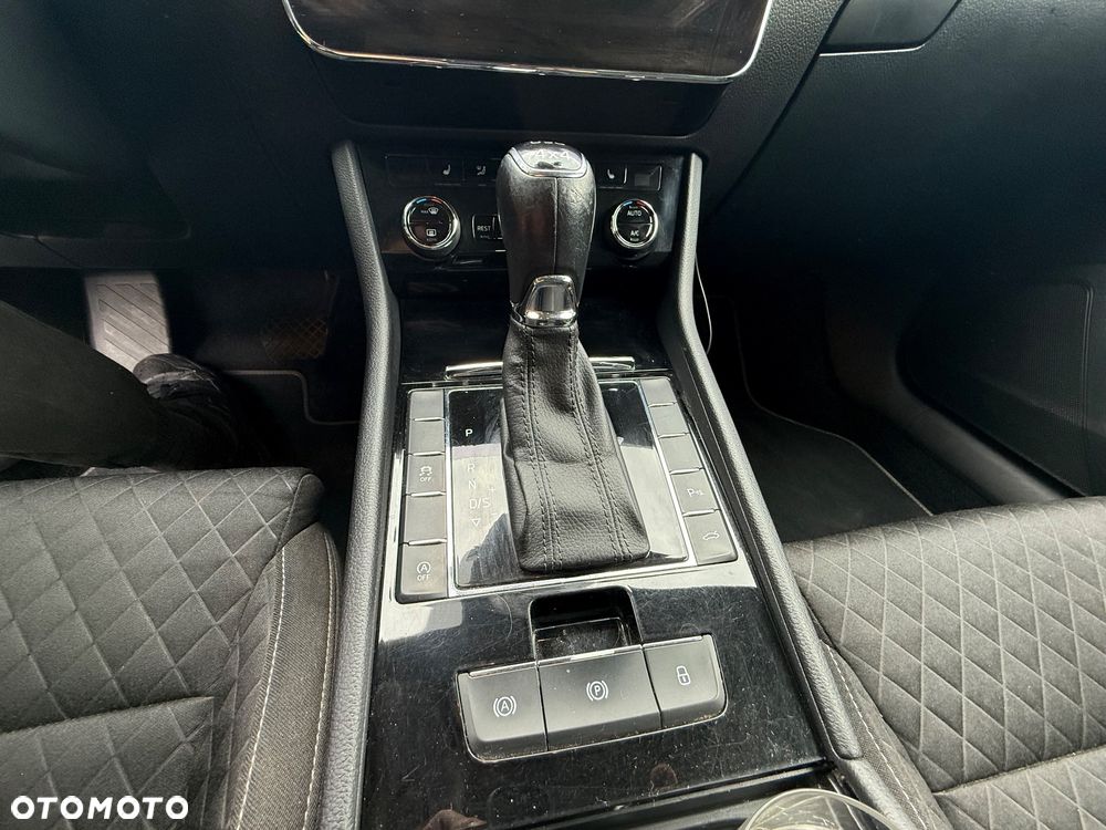 Skoda Superb 2.0 TDI Sportline DSG - 14