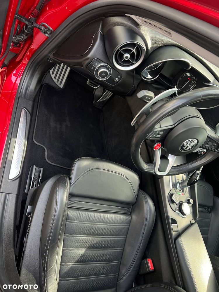 Alfa Romeo Giulia 2.0 Turbo 16V AT8-Q4 Veloce Ti - 19