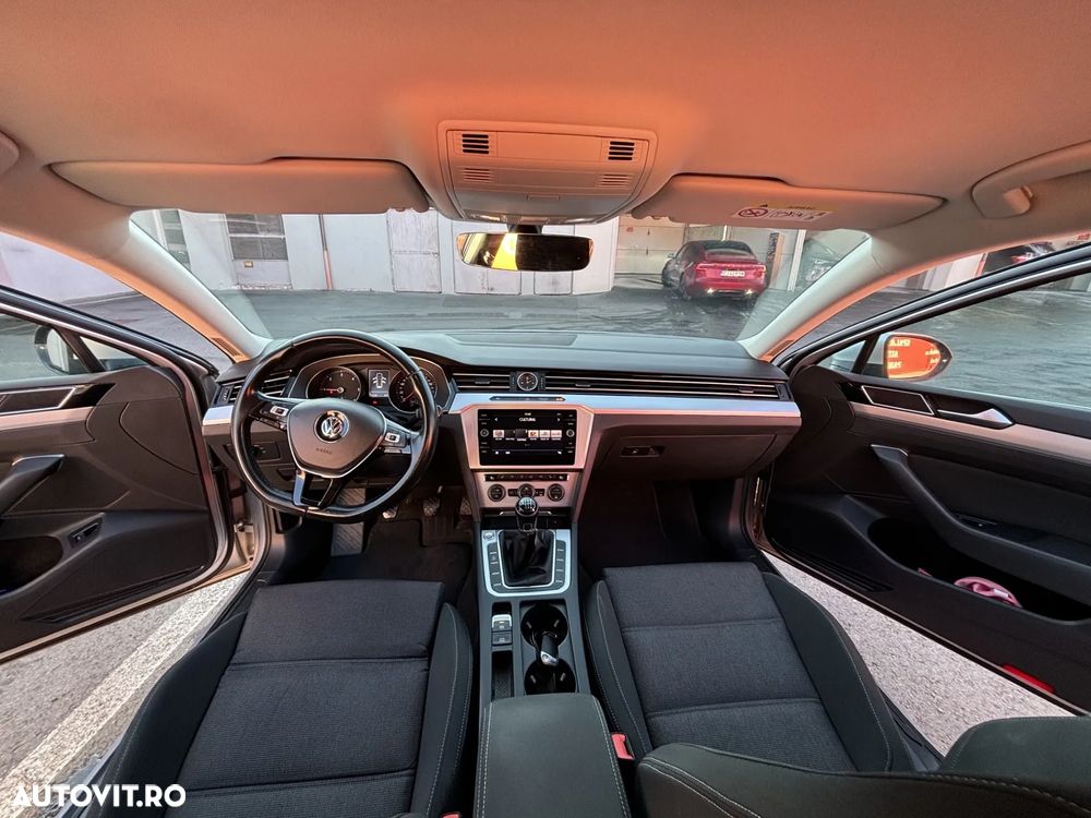 Volkswagen Passat 2.0 TDI Comfortline - 12
