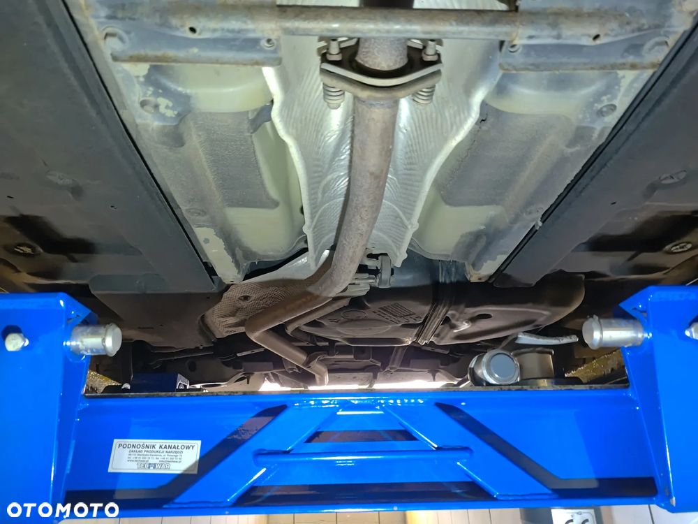 Toyota Avensis 1.8 Premium - 39