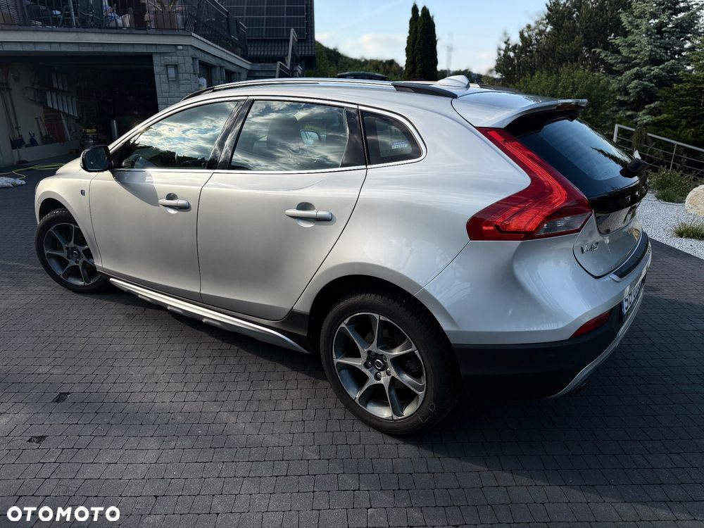 Volvo V40 Cross Country T3 Drive-E Ocean Race - 17