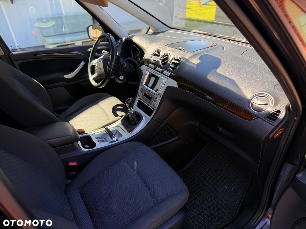 Ford Galaxy 2.0 TDCi Ghia - 11
