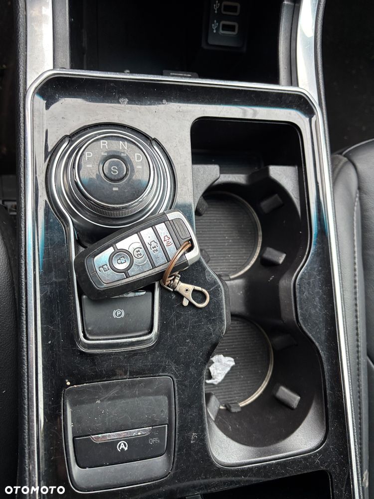Ford Kuga 2.0 EcoBoost 4x4 Titanium - 28