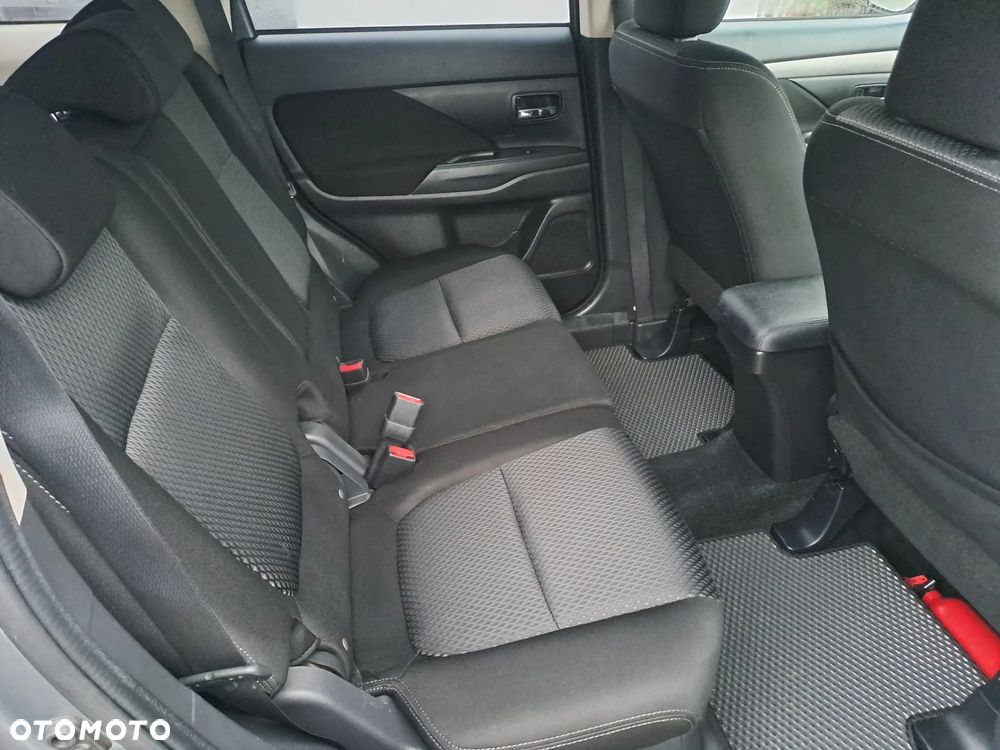 Mitsubishi Outlander - 23
