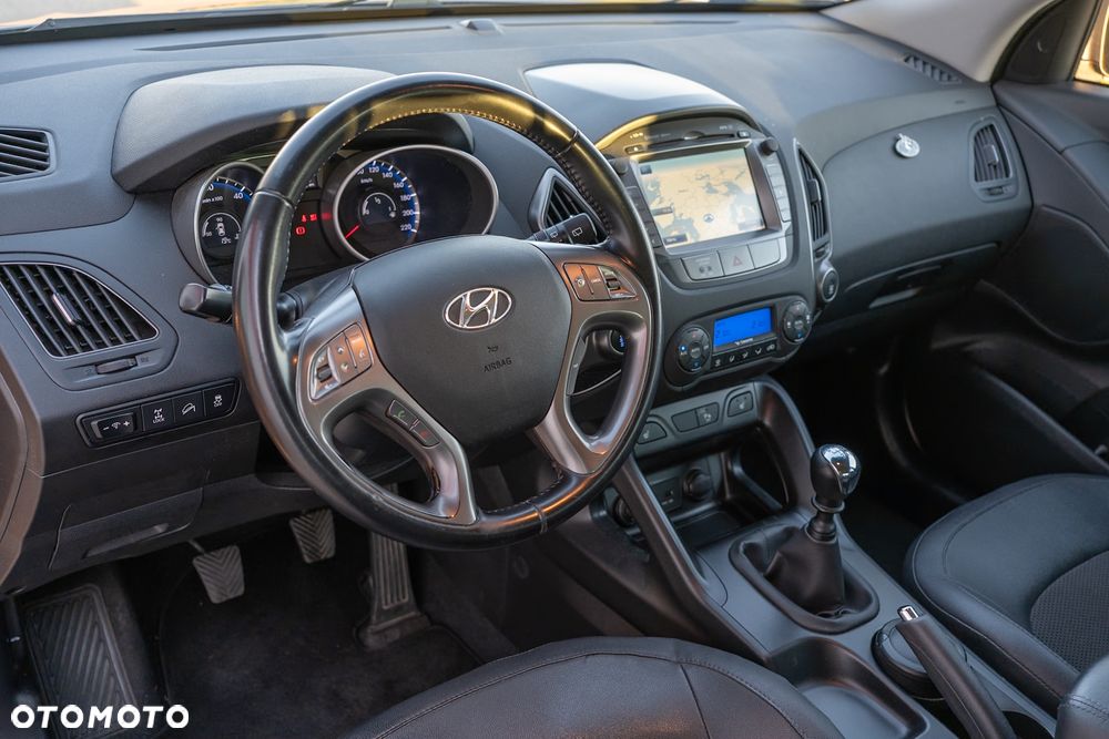 Hyundai ix35 2.0 CRDi 4WD Fifa World Cup Gold Edition - 8