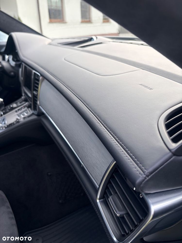 Porsche Panamera GTS - 8