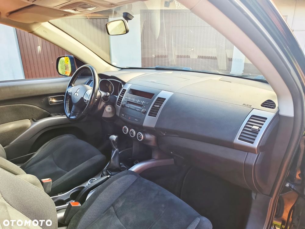 Mitsubishi Outlander - 25