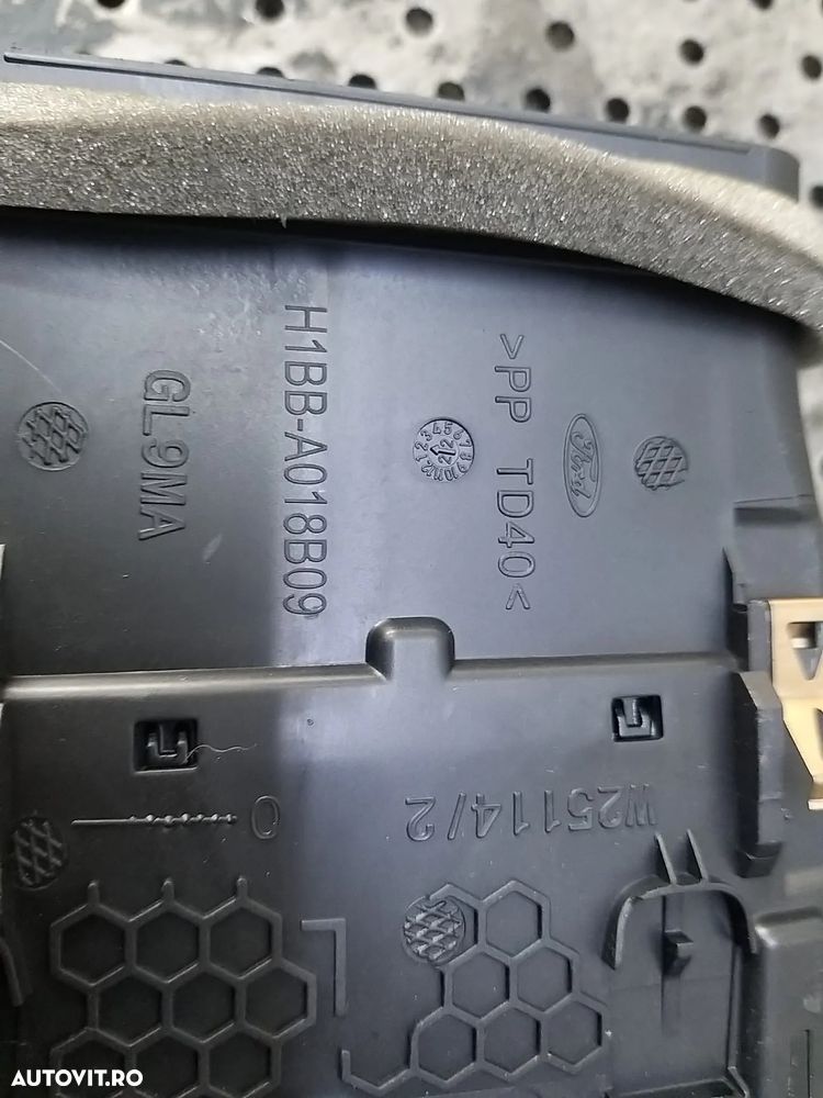 Grila ventilatie bord stanga ford puma j2k cf7 h1bba018b09 - 3