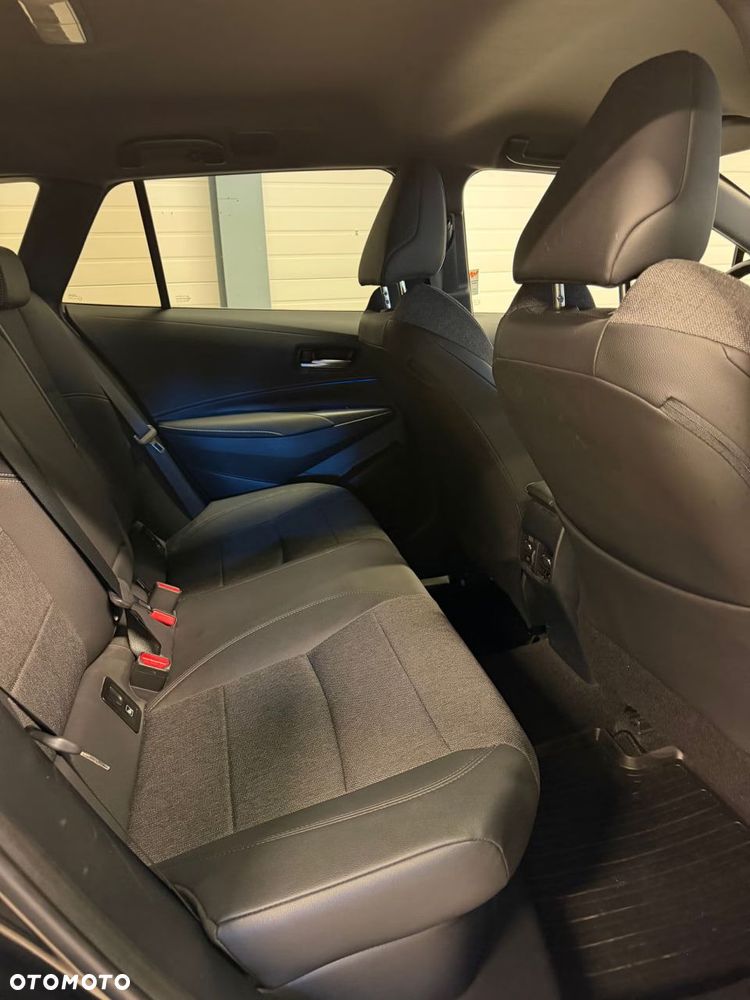 Toyota Corolla 1.8 Hybrid Active - 24