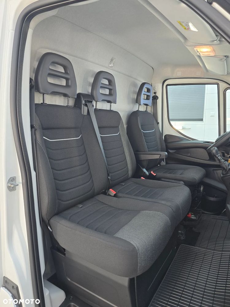 Iveco DAILY 35C16 / 50C16 KONTENER 8PALET WINDA DHOLLANDIA 750Kg 41Tyś km SERWIS ASO IVECO DO OSTATNIEGO Km STAN NOWY NOWY NOWY NA GWARANCJI BOGATA OPCJA WYPOSAŻENIA ASYSTENTY KIEROWCY TEMPOMAT KLIMA KAMERA COFANIA FOTEL KIEROWCY PNEŁMATYCZNY - 37