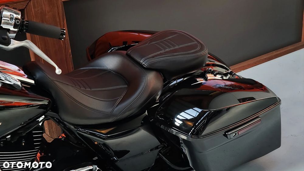 Harley-Davidson Touring Street Glide - 23