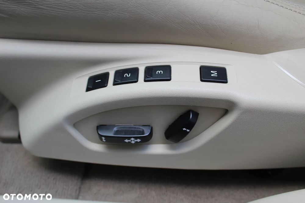 Volvo XC 60 D4 AWD R-Design Summum - 15