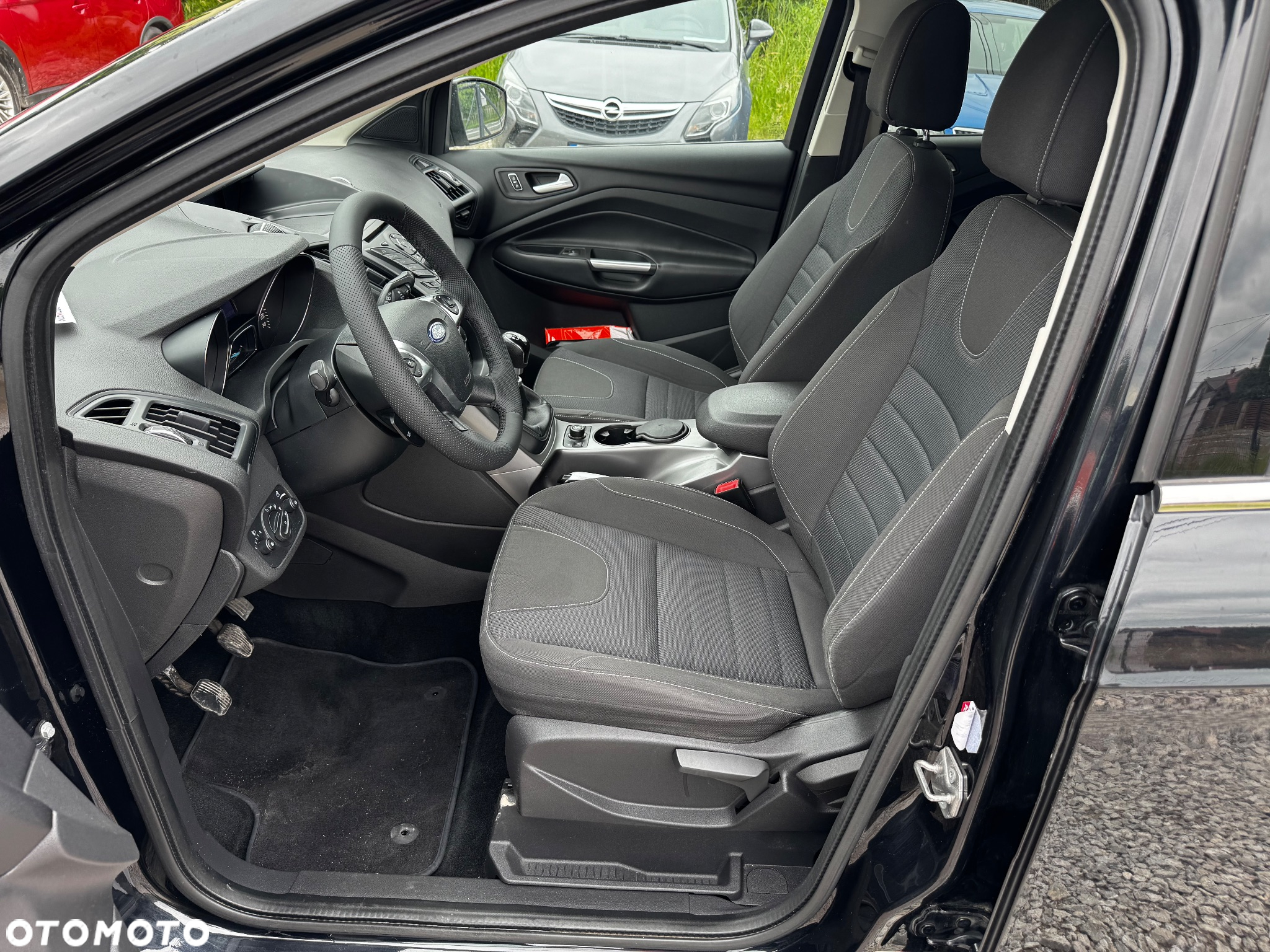 Ford Kuga 1.6 EcoBoost 2x4 Trend - 28