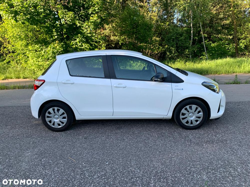 Toyota Yaris Hybrid 100 Active - 8