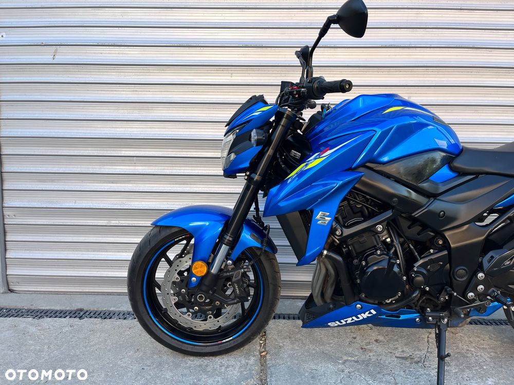 Suzuki GSX - 3