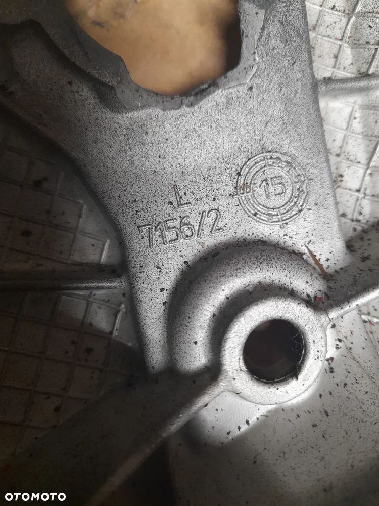 853250704 - 8