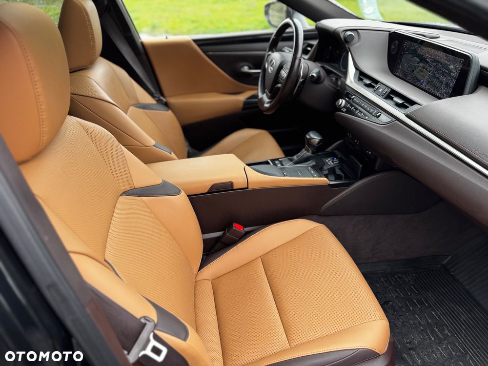Lexus ES 300h Business Edition - 34