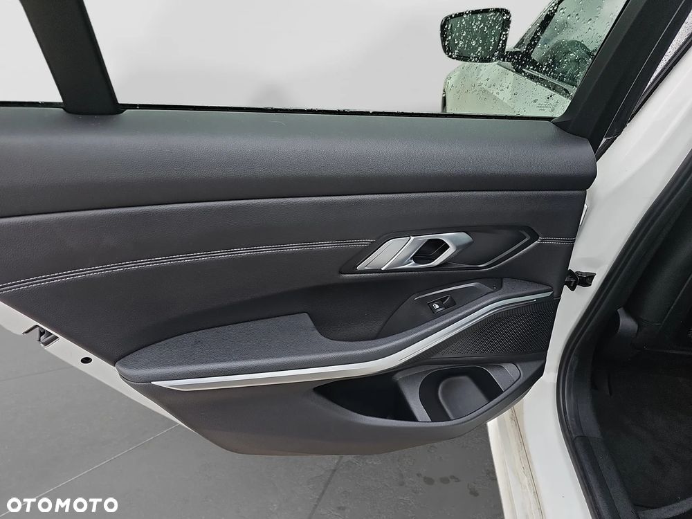 BMW Seria 3 - 24