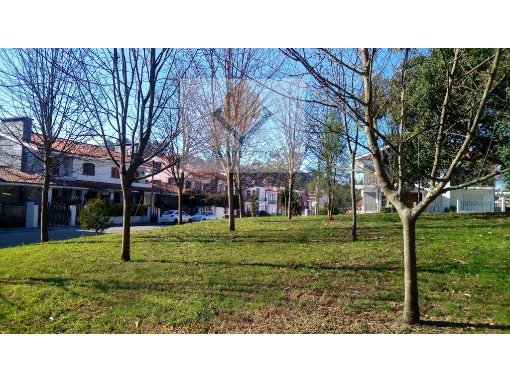 Terreno destinado a construção de moradia de 3 frentes - Pedroso (S... - Grande imagem: 3/8