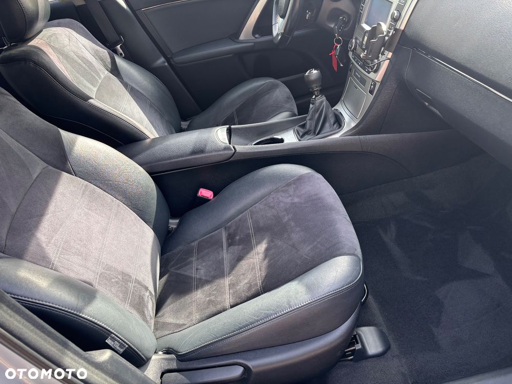 Toyota Avensis - 13