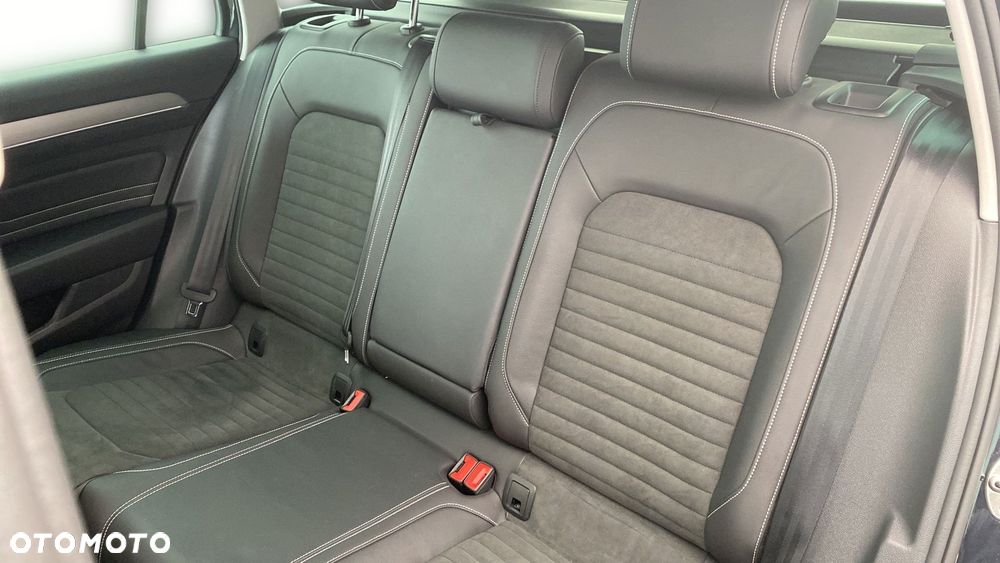 Volkswagen Passat - 12